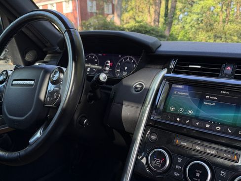 Used 2019 Land Rover Discovery HSE AWD/4WD image 17