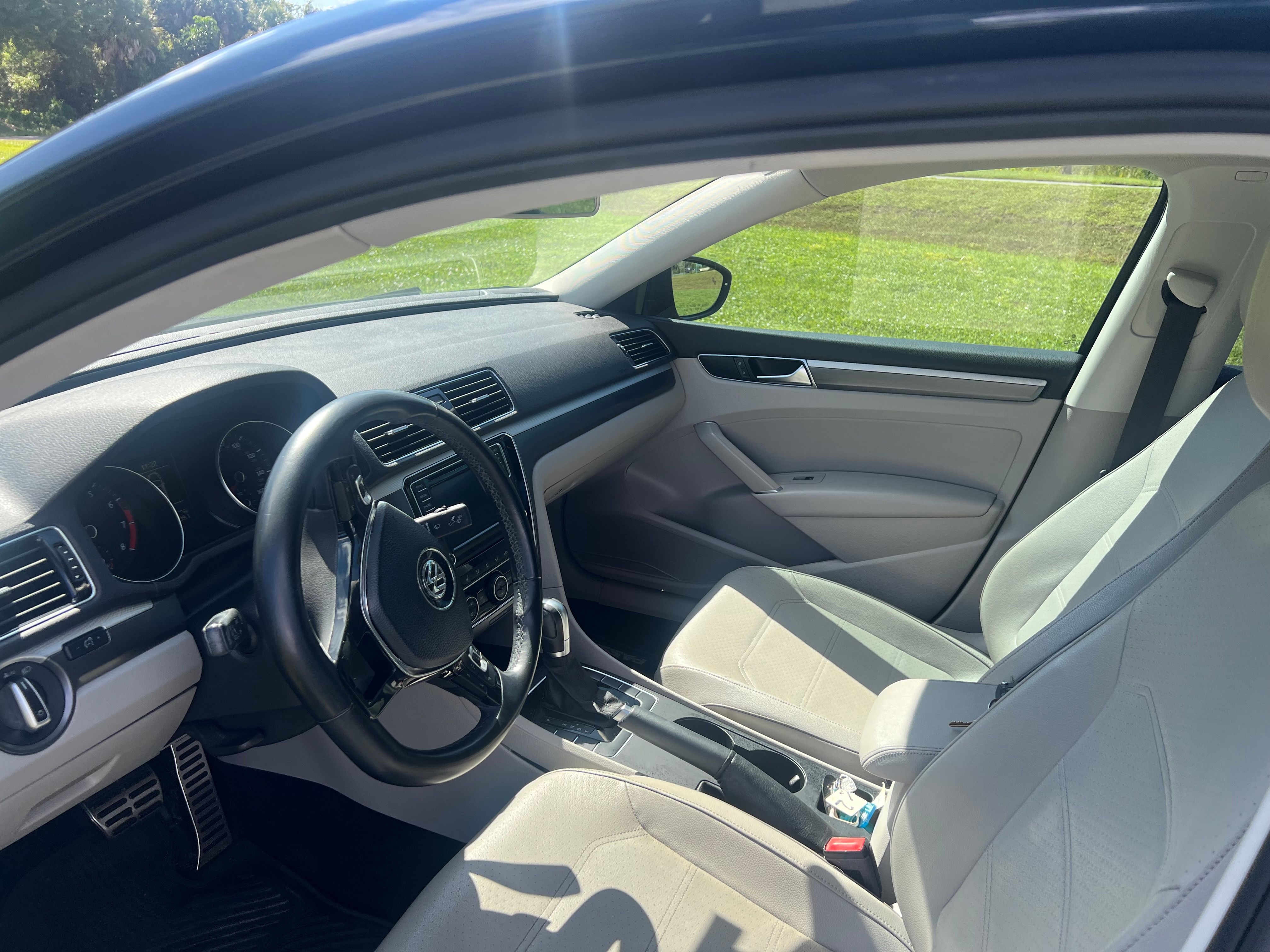 Used 2018 Volkswagen Passat 2.0T R-Line FWD image 9