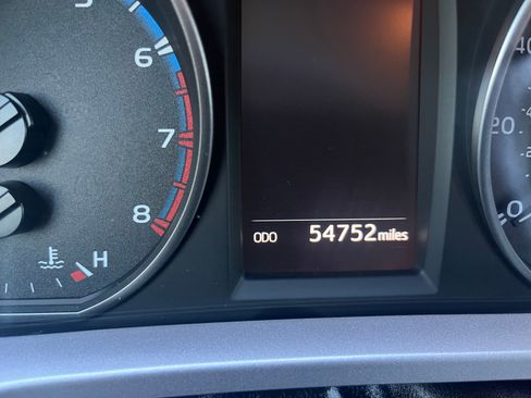 Used 2018 Toyota RAV4 XLE w/ Plus Extra Value Package image 16