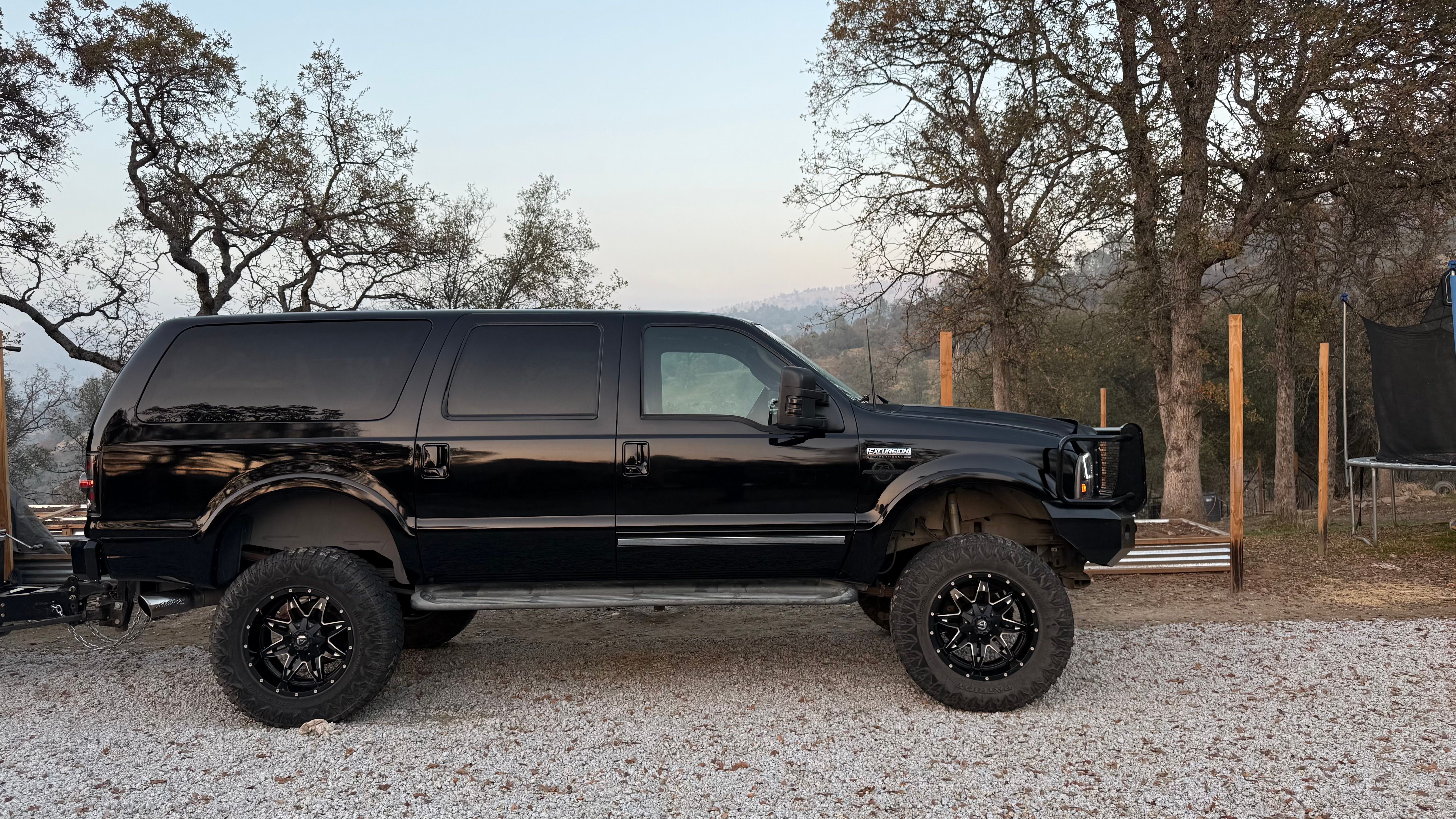 Used 2003 Ford Excursion Limited AWD/4WD image 1