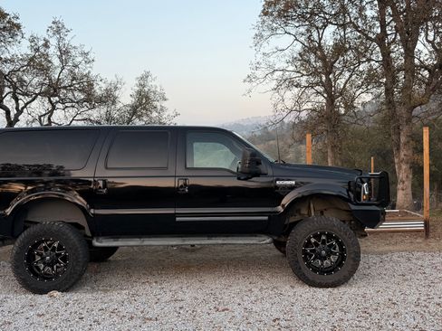 Used 2003 Ford Excursion Limited image 1