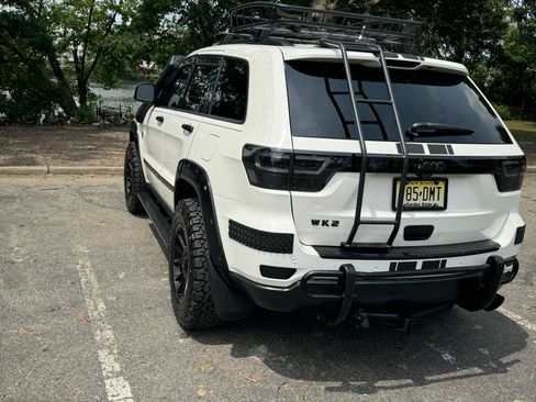 Used 2012 Jeep Grand Cherokee Laredo AWD/4WD image 10
