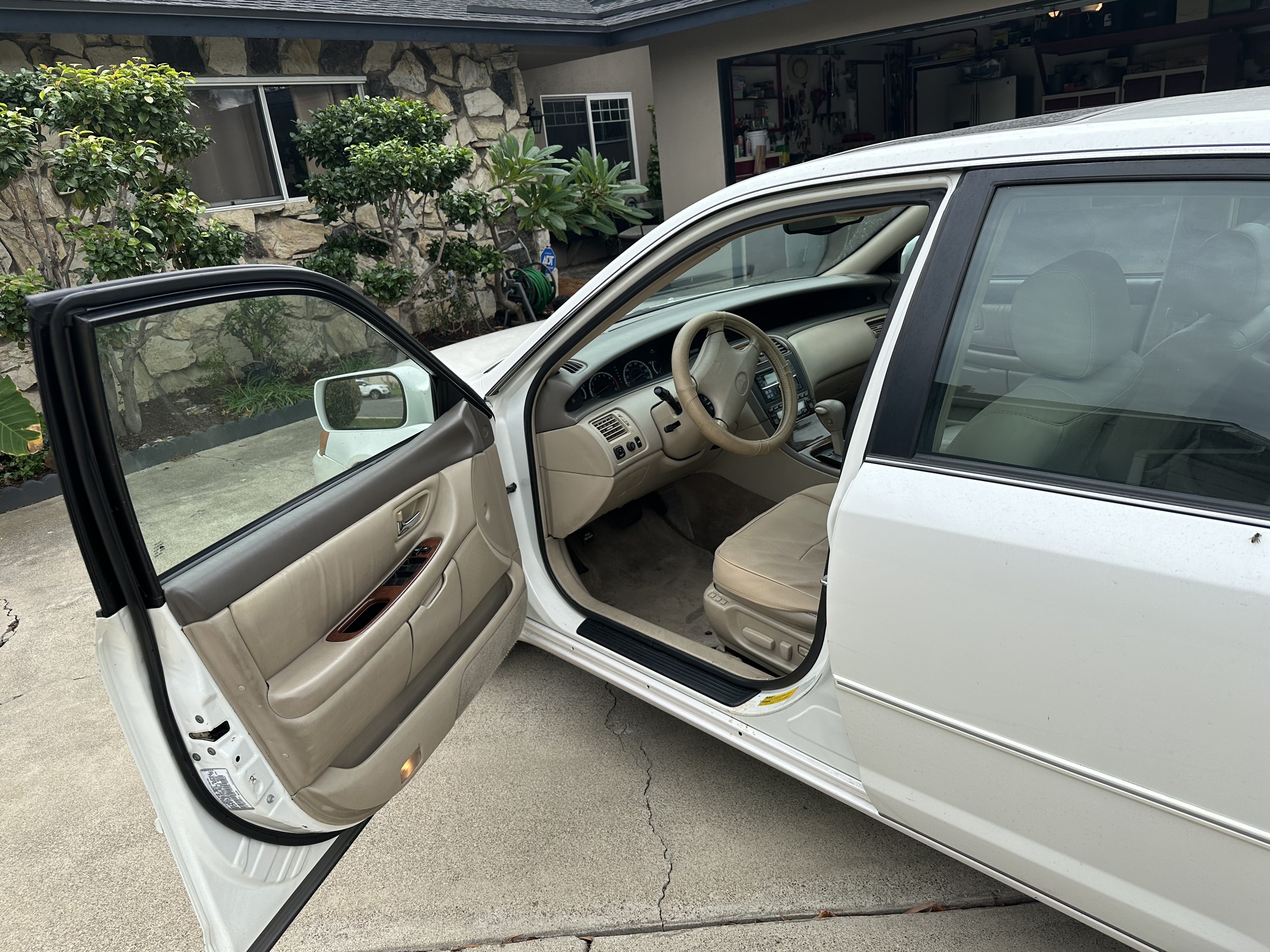 Used 2001 Toyota Avalon XLS FWD image 6