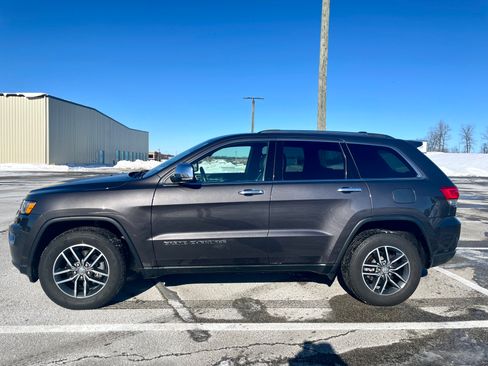 Used 2017 Jeep Grand Cherokee Limited image 1