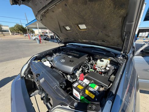 Used 2004 Toyota 4Runner Sport image 12