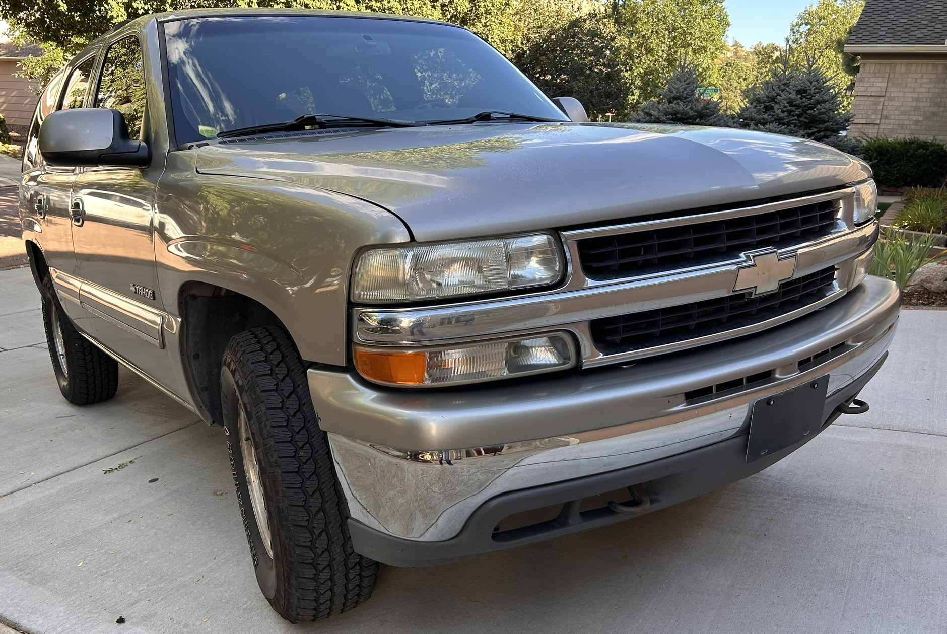 Used 2000 Chevrolet Tahoe LT w/ LT Preferred Equipment Group AWD/4WD image 2
