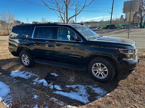 Used 2019 Chevrolet Suburban LT image 4
