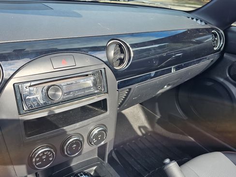 Used 2006 MAZDA MX-5 Miata Convertible 2D image 9