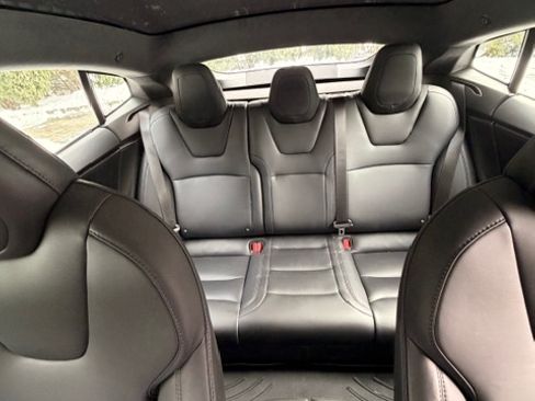 Used 2020 Tesla Model S Long Range Plus image 9