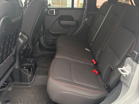 Used 2022 Jeep Wrangler Unlimited Rubicon w/ Steel Bumper Group image 9