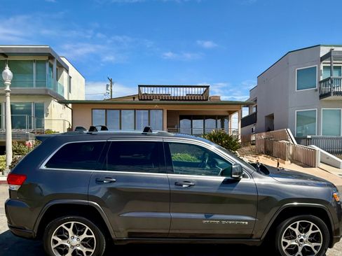 Used 2018 Jeep Grand Cherokee Limited image 21