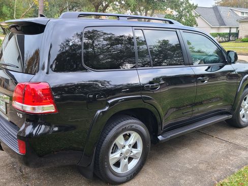 Used 2011 Toyota Land Cruiser w/ Upgrade Pkg image 4