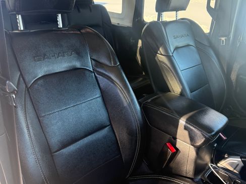 Used 2021 Jeep Wrangler Unlimited Sahara w/ Uconnect 4C Nav & Sound Group image 13