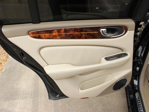 Used 2004 Jaguar XJ8 image 20