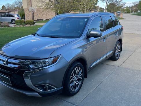 Used 2017 Mitsubishi Outlander SEL image 1