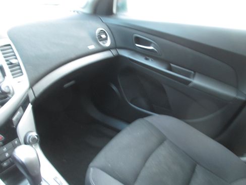 Used 2014 Chevrolet Cruze LT image 10