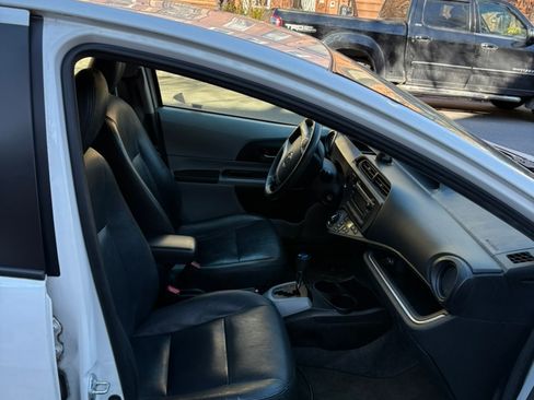 Used 2014 Toyota Prius C Two image 9