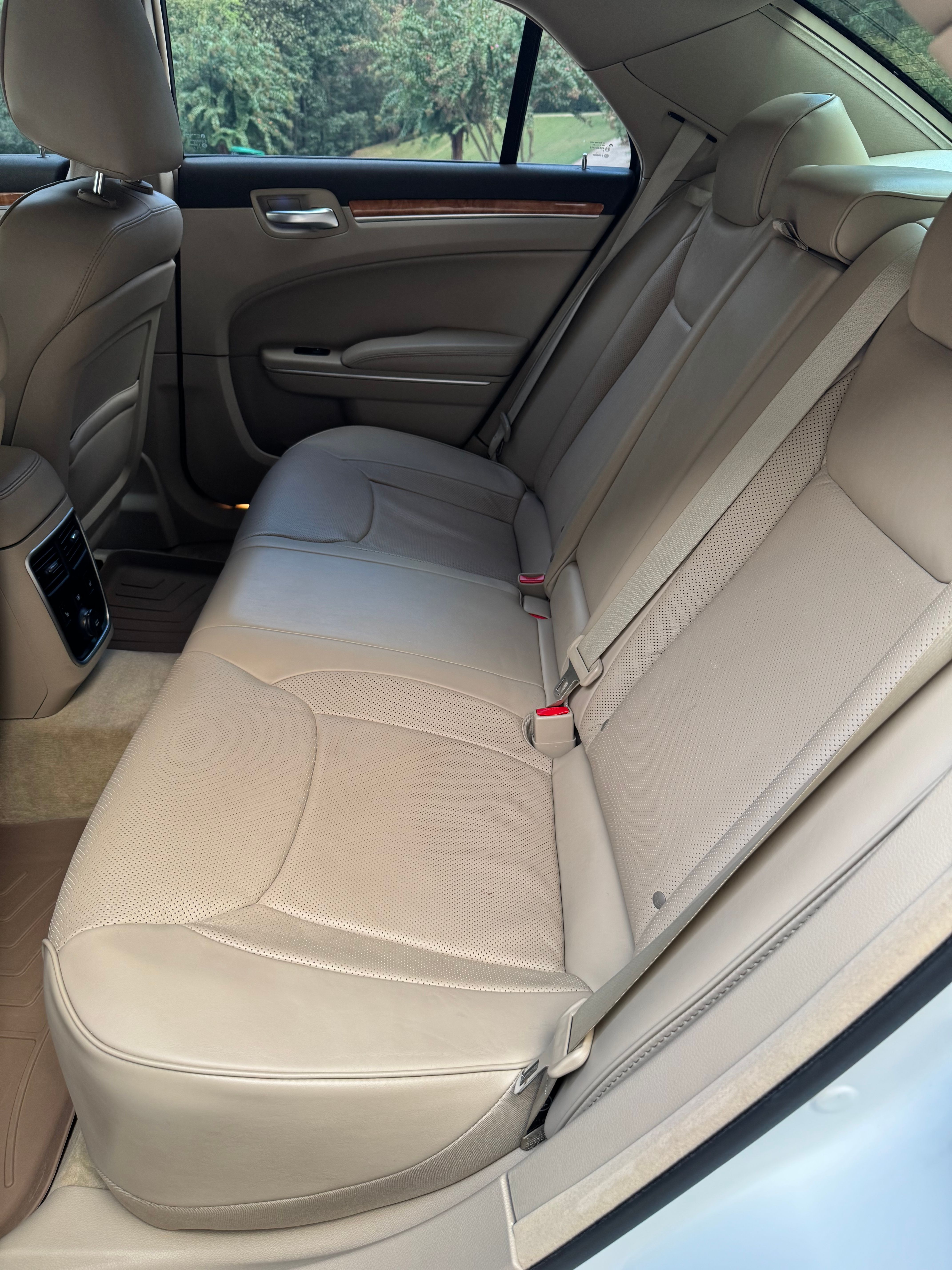 Used 2013 Chrysler 300 C RWD image 14