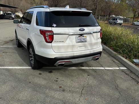 Used 2017 Ford Explorer Platinum AWD/4WD image 2