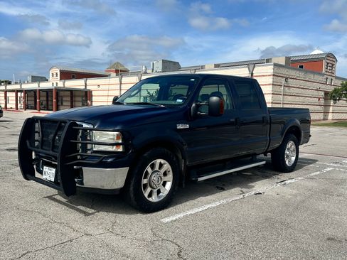 Used 2005 Ford F250 Lariat RWD image 1