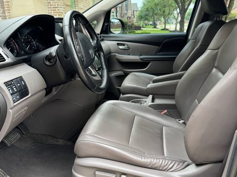 Used 2015 Honda Odyssey Touring Elite image 31
