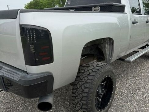 Used 2011 Chevrolet Silverado 2500 LT AWD/4WD image 11