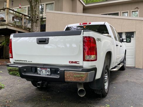 Used 2009 GMC Sierra 2500 SLE w/ SLE Preferred Package AWD/4WD image 6
