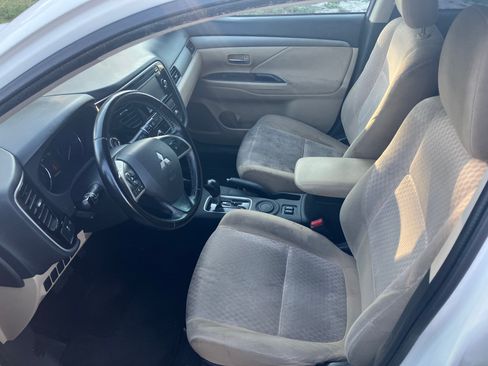 Used 2014 Mitsubishi Outlander SE image 9