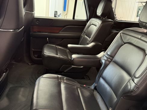 Used 2021 Lincoln Navigator L Reserve w/ Cargo Convenience Package RWD image 14