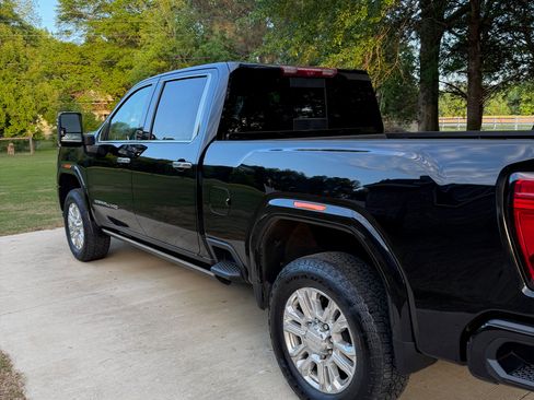 Used 2022 GMC Sierra 2500 Denali w/ Denali Ultimate Package AWD/4WD image 9