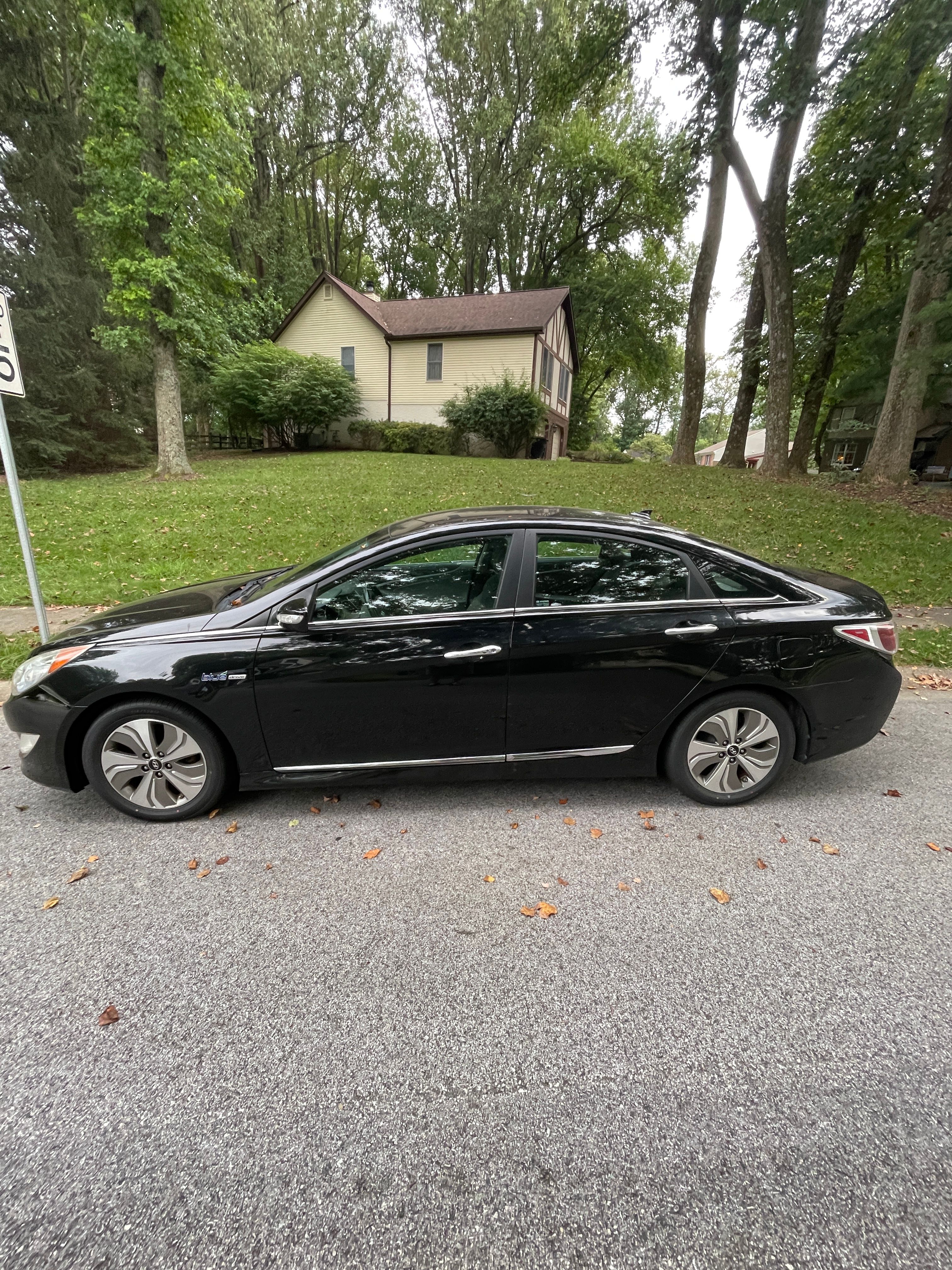 Used 2013 Hyundai Sonata Limited FWD image 2
