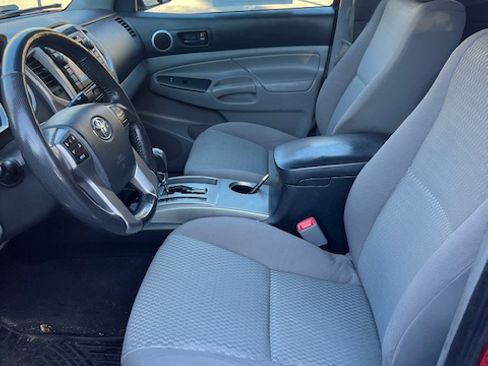 Used 2013 Toyota Tacoma 4x4 Access Cab image 4