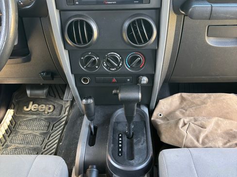 Used 2008 Jeep Wrangler Unlimited X AWD/4WD image 11