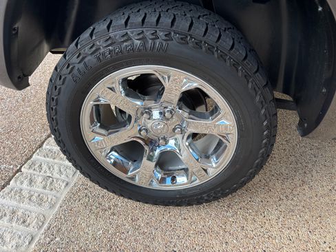 Used 2019 RAM 1500 Laramie AWD/4WD image 6