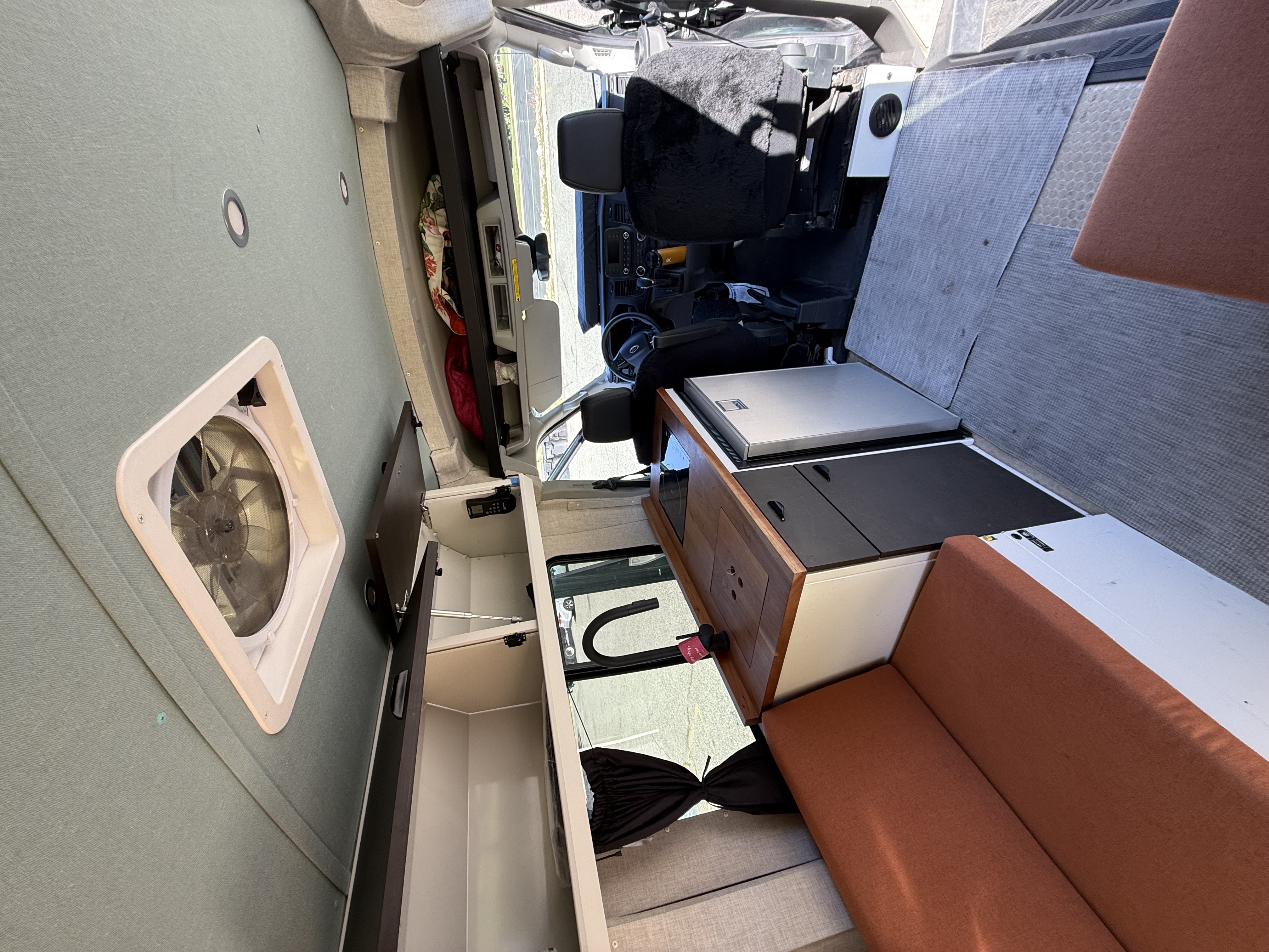 Used 2020 Ford Transit 250 Medium Roof AWD image 9