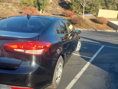 Used 2017 Kia Forte LX w/ LX Popular Package image 6