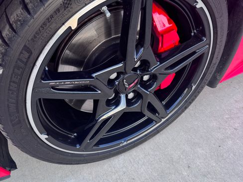 Used 2021 Chevrolet Corvette Stingray Coupe w/ Z51 Performance Package RWD image 9
