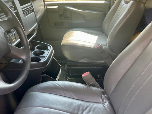 Used 2005 Chevrolet Express 2500 image 14