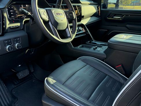 Used 2025 GMC Sierra 2500 AT4X image 12