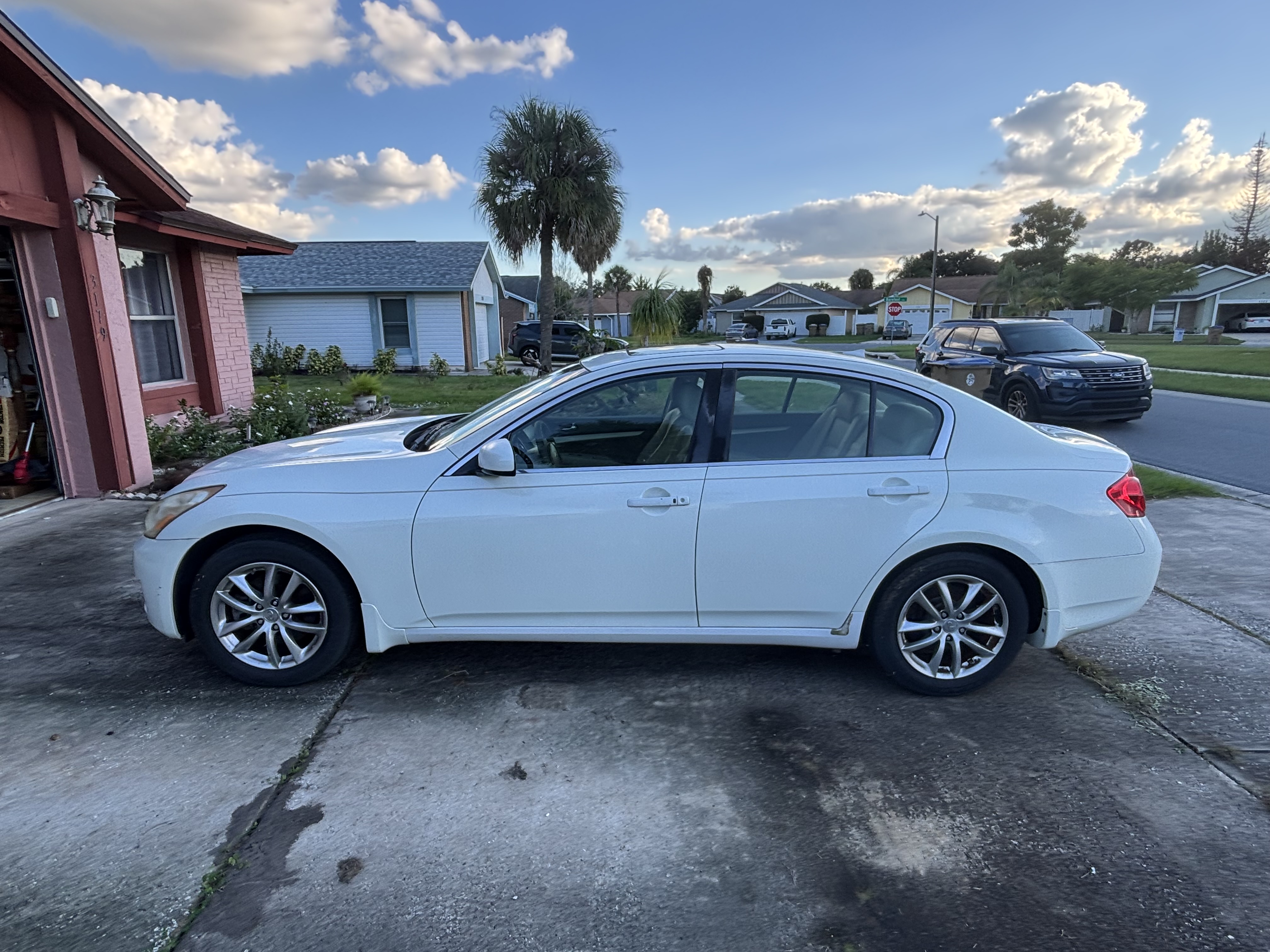 Used 2008 INFINITI G35 x Sedan w/ Premium Pkg AWD/4WD image 2