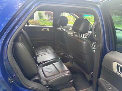 Used 2013 Ford Explorer XLT AWD/4WD image 10