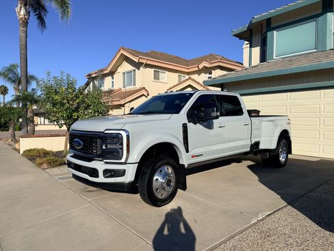Used 2025 Ford F450 Platinum w/ FX4 Off-Road Package AWD/4WD image 4