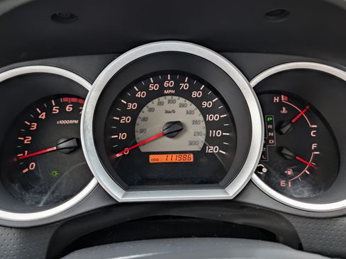 Used 2010 Toyota Tacoma 2WD Regular Cab image 10