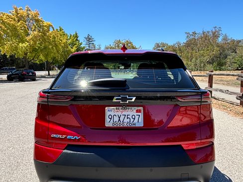 Used 2022 Chevrolet Bolt EUV LT w/ Convenience Package FWD image 16