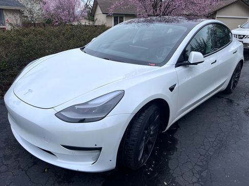 Used 2021 Tesla Model 3 Performance image 4