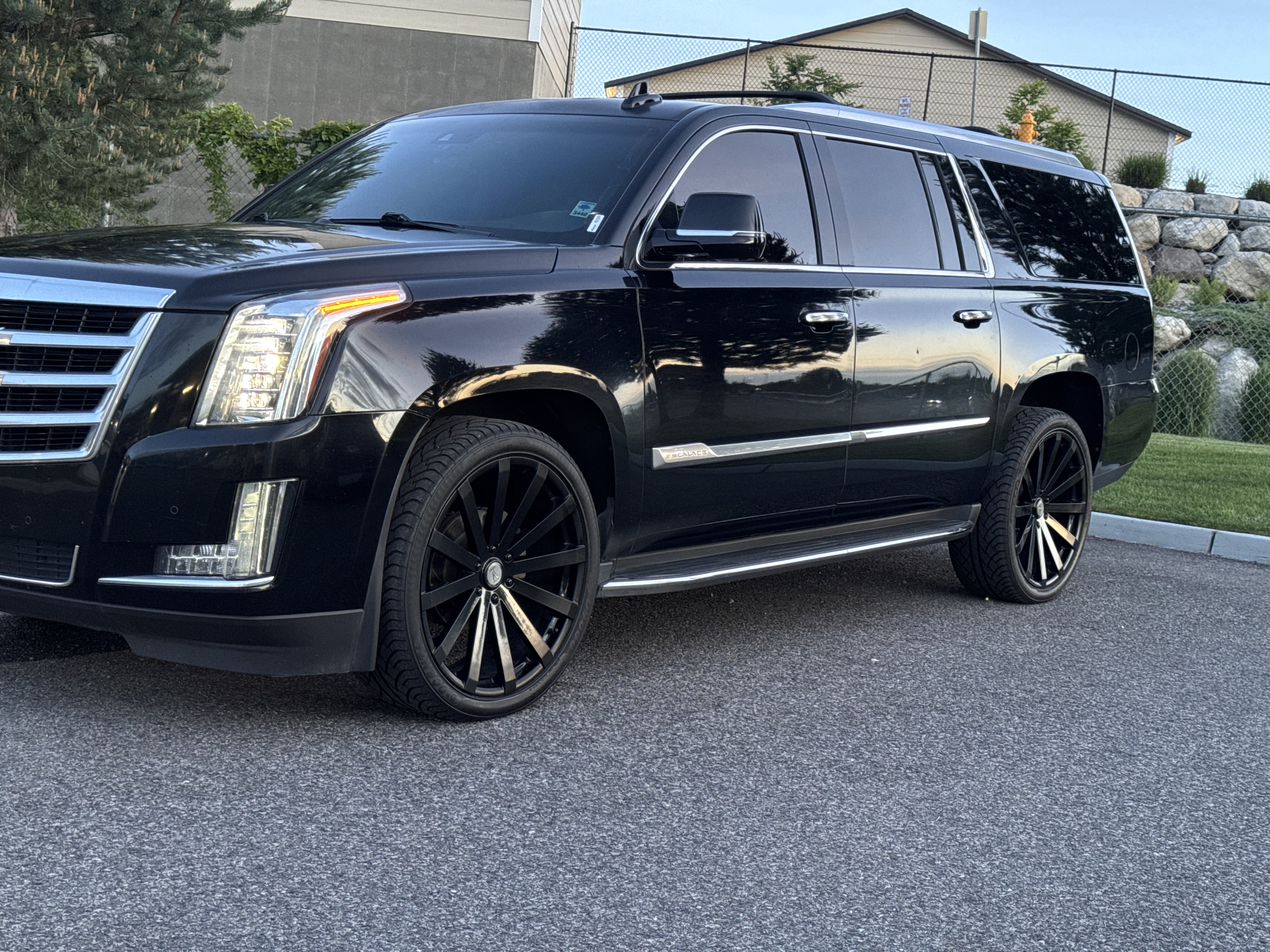 Used 2016 Cadillac Escalade ESV Premium AWD/4WD image 25