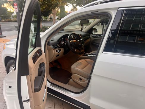 Used 2015 Mercedes-Benz GL 450 4MATIC image 23