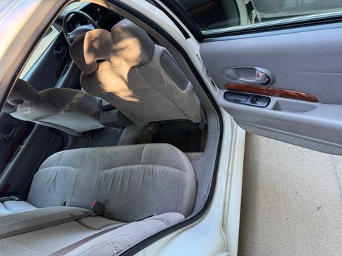 Used 2001 Buick Le Sabre Custom w/ Luxury Pkg FWD image 8