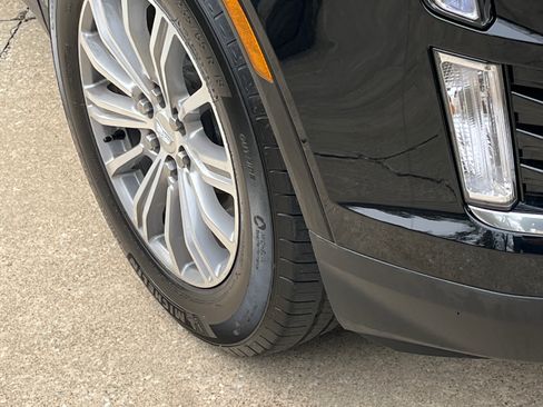 Used 2018 Cadillac XT5 Luxury w/ Driver Awareness Package image 14