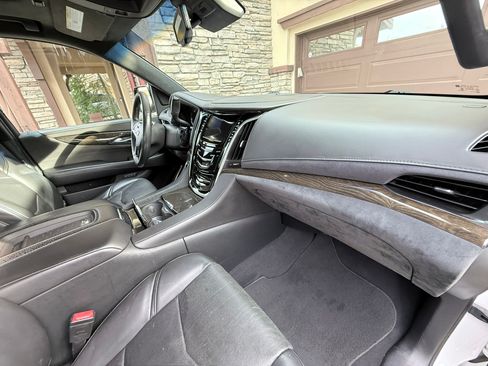 Used 2016 Cadillac Escalade Platinum image 9